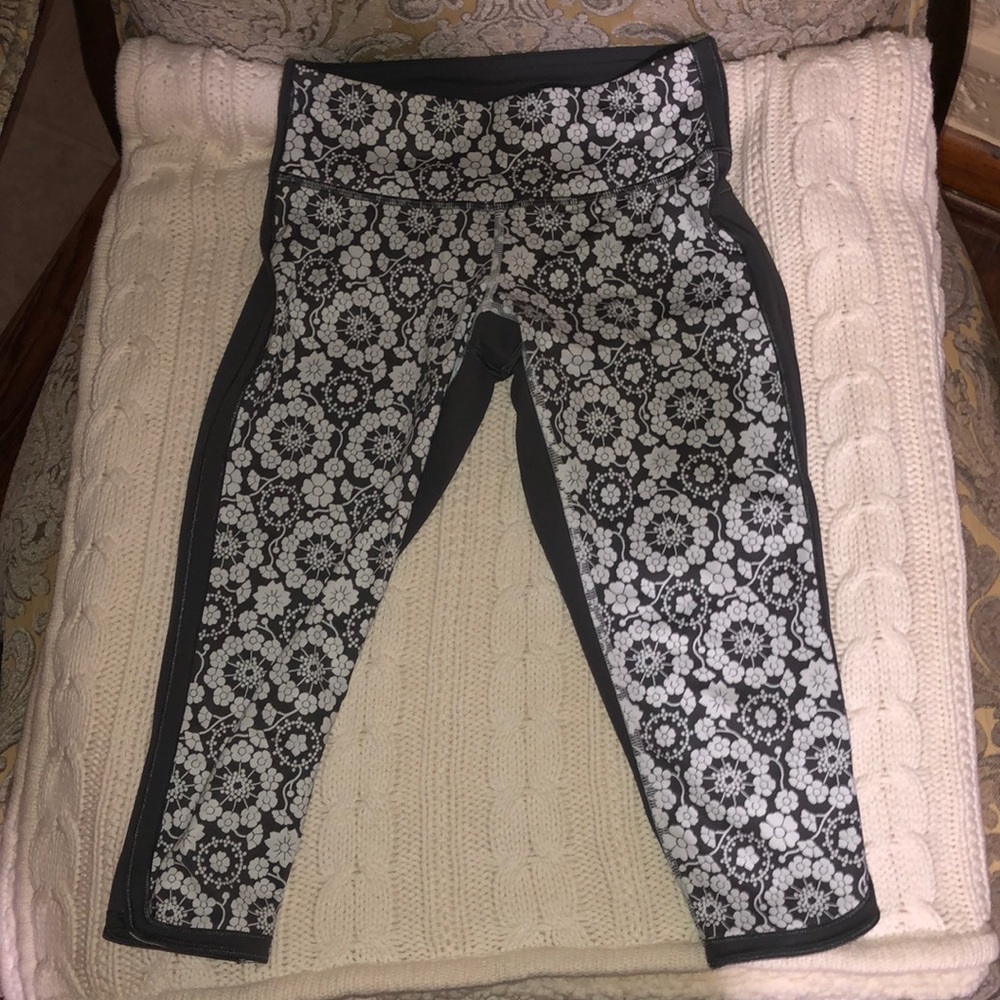 New! Lululemon crops - size 4!